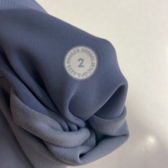 Lululemon legging with pockets - Picture 3 of 3